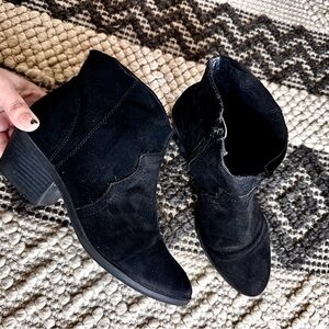 Time and Tru Women's Faux Suede Western Ankle Boots